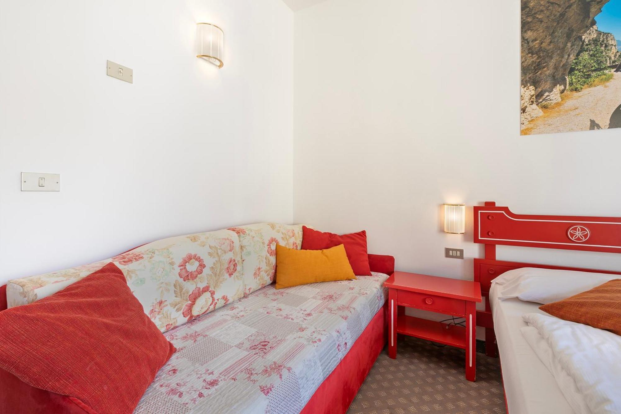 Bike & Wind Hotel Villa Maria Torbole Sul Garda Екстериор снимка