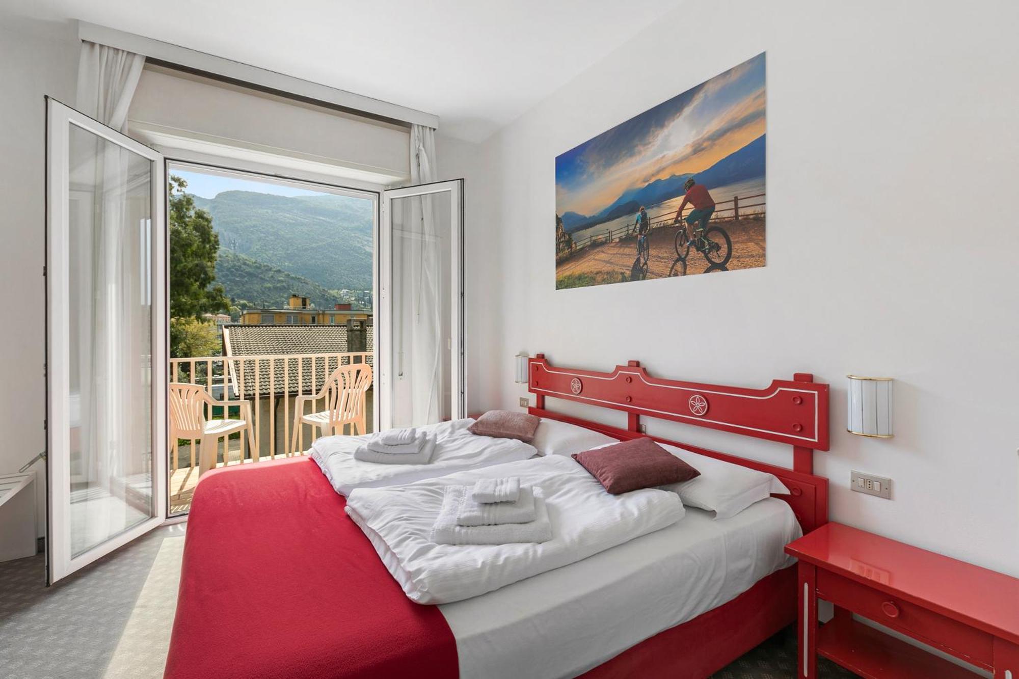 Bike & Wind Hotel Villa Maria Torbole Sul Garda Екстериор снимка