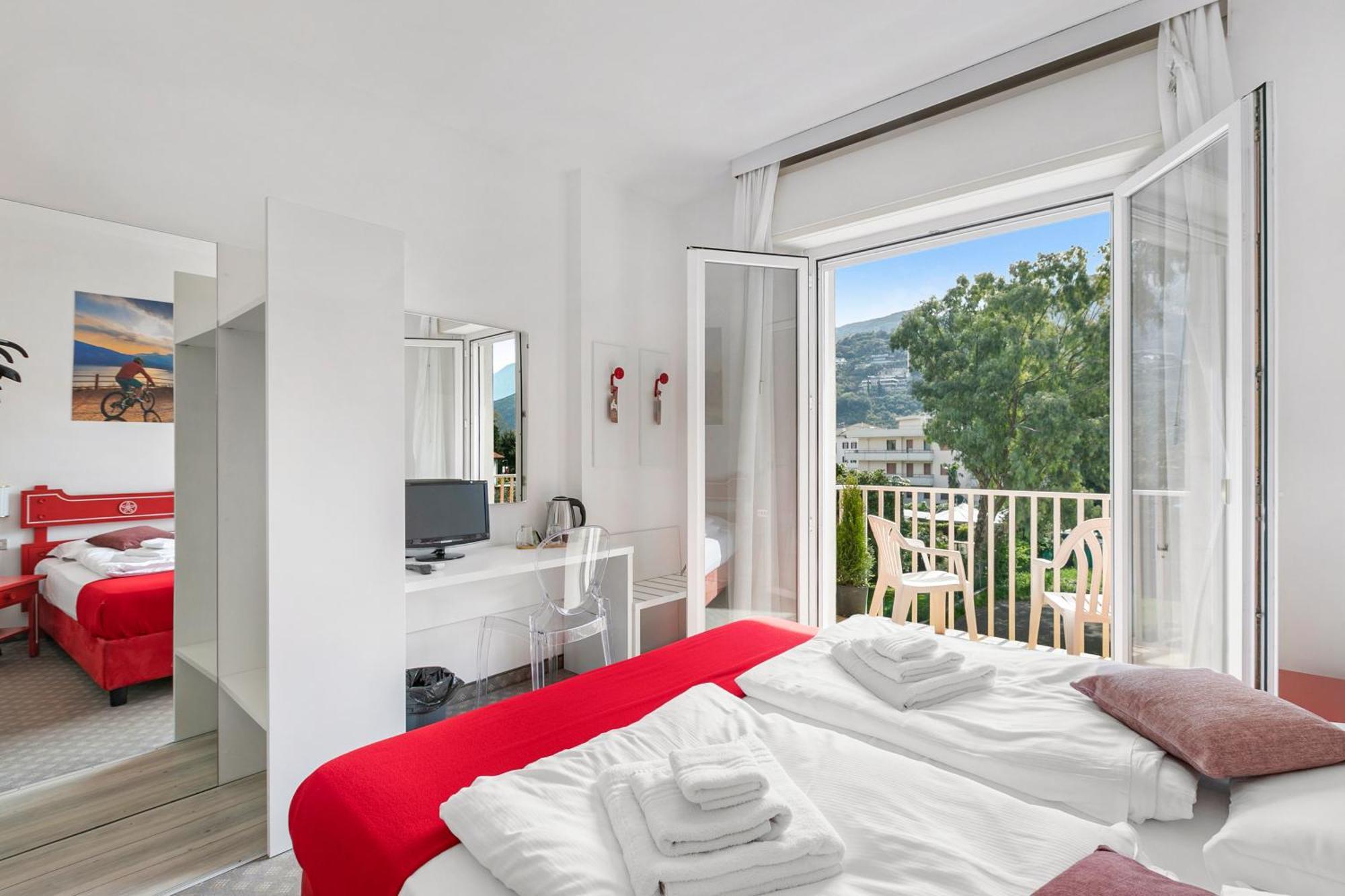 Bike & Wind Hotel Villa Maria Torbole Sul Garda Екстериор снимка