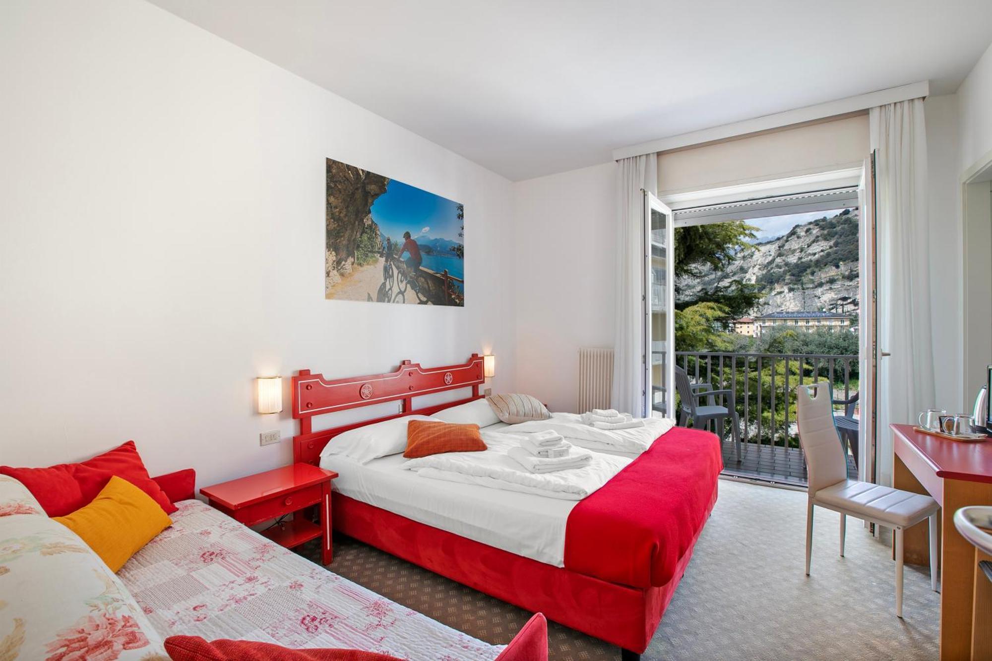 Bike & Wind Hotel Villa Maria Torbole Sul Garda Екстериор снимка