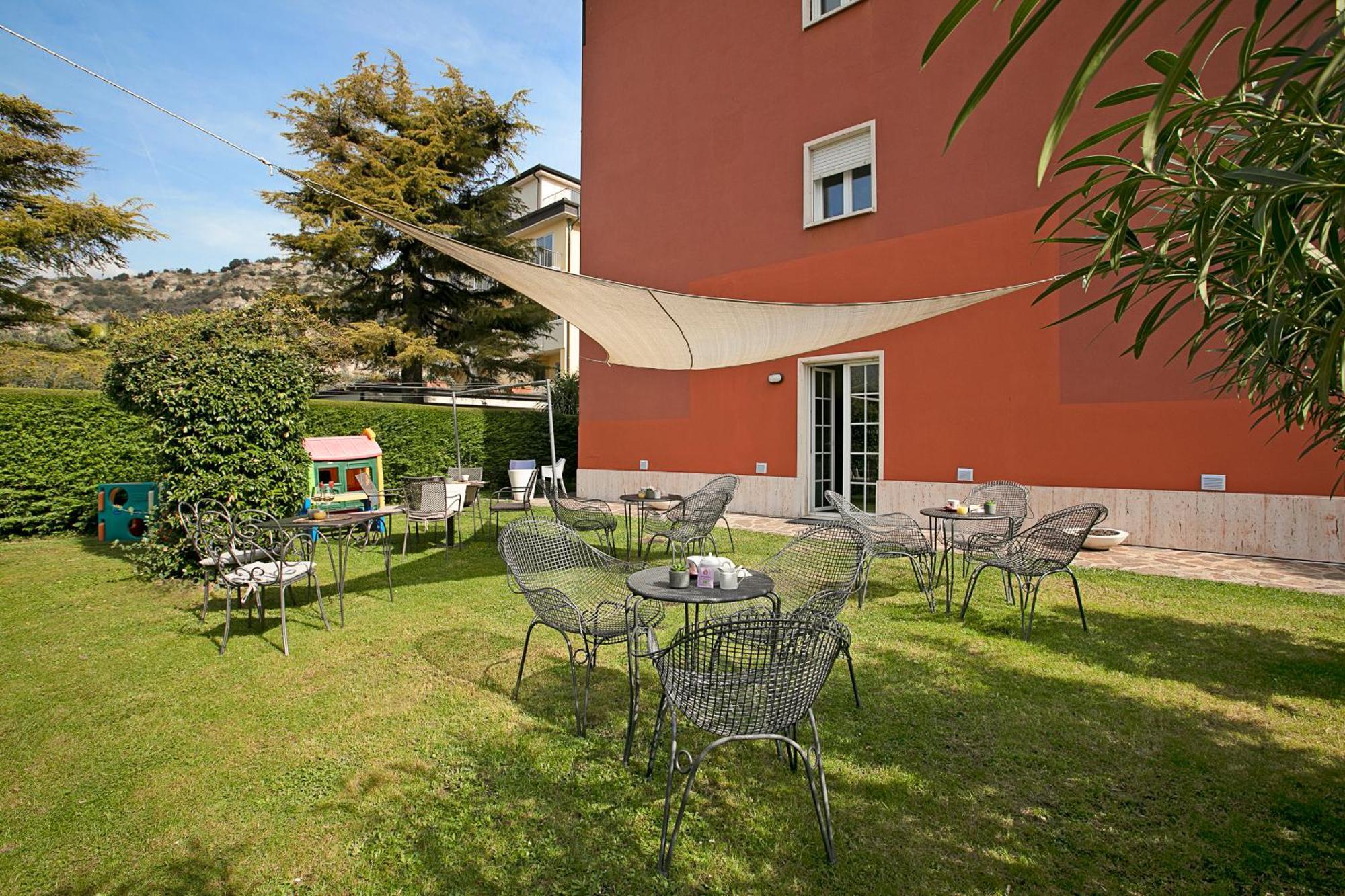 Bike & Wind Hotel Villa Maria Torbole Sul Garda Екстериор снимка