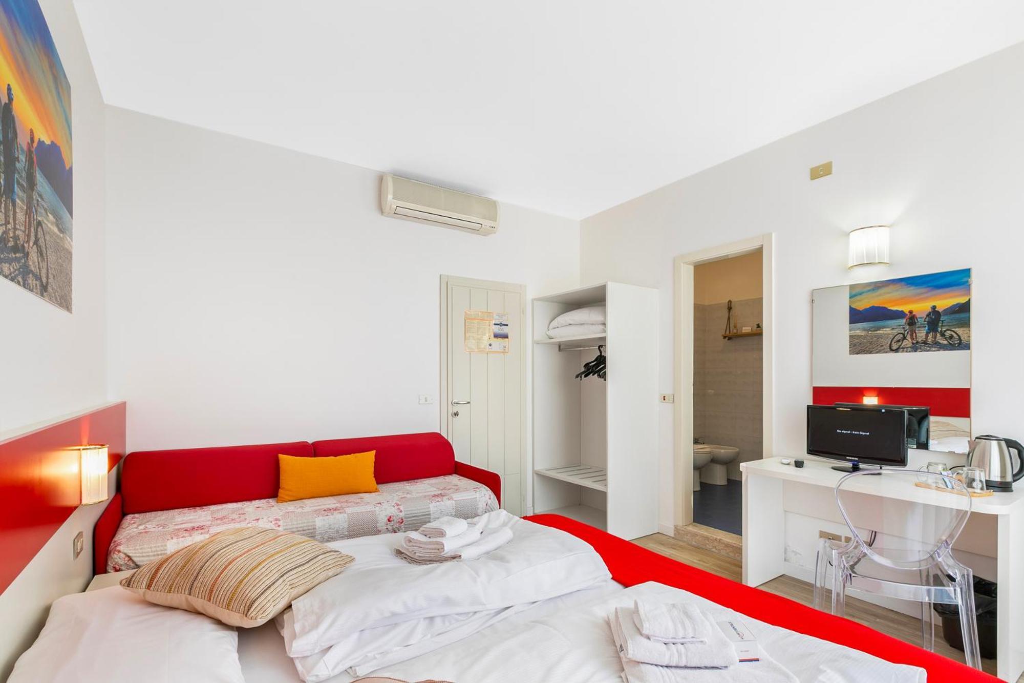 Bike & Wind Hotel Villa Maria Torbole Sul Garda Екстериор снимка