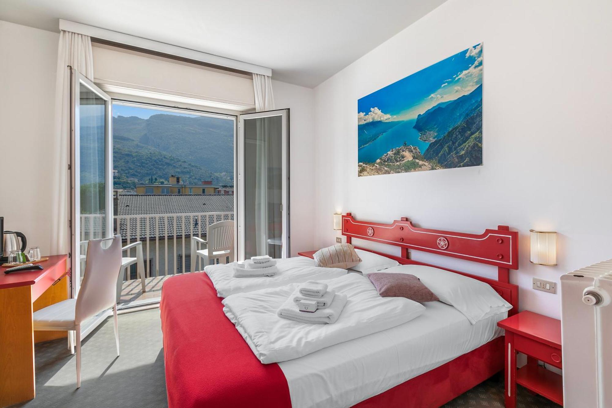 Bike & Wind Hotel Villa Maria Torbole Sul Garda Екстериор снимка