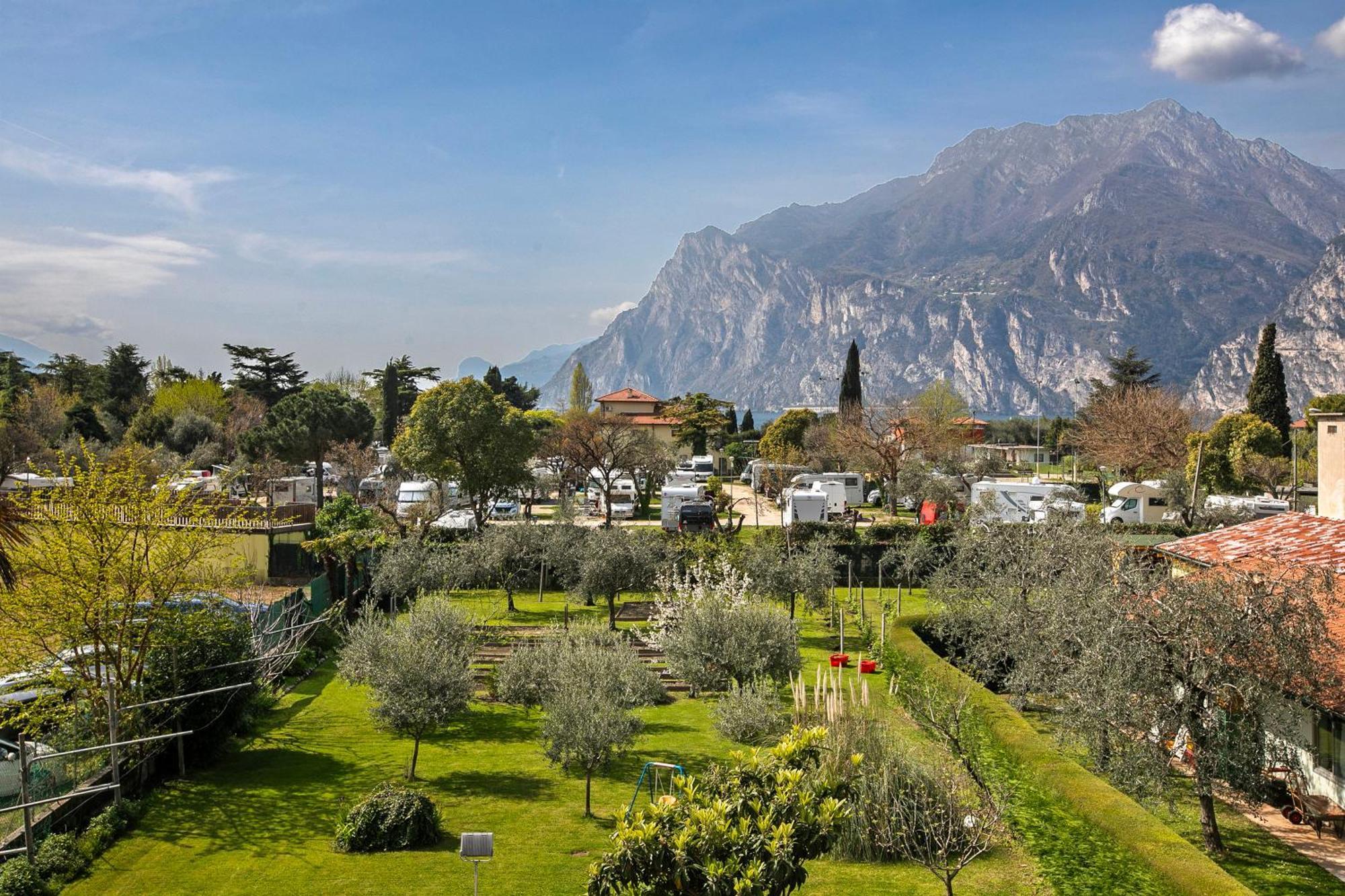 Bike & Wind Hotel Villa Maria Torbole Sul Garda Екстериор снимка