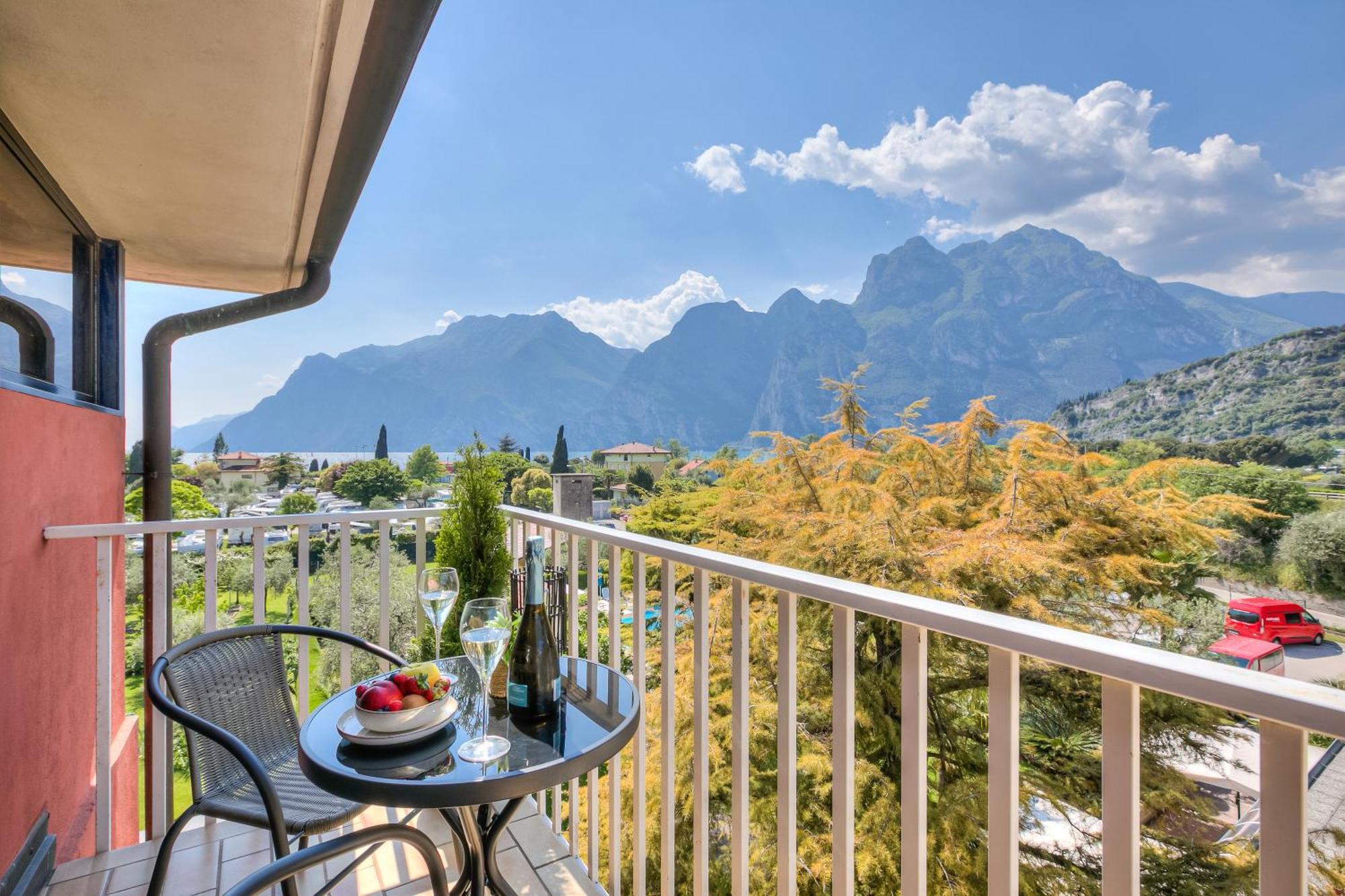 Bike & Wind Hotel Villa Maria Torbole Sul Garda Екстериор снимка