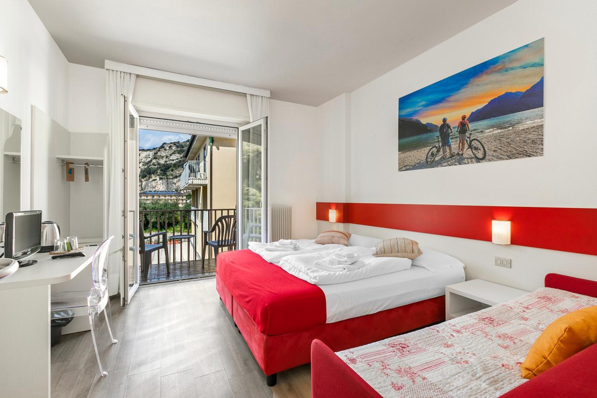 Bike & Wind Hotel Villa Maria Torbole Sul Garda Екстериор снимка